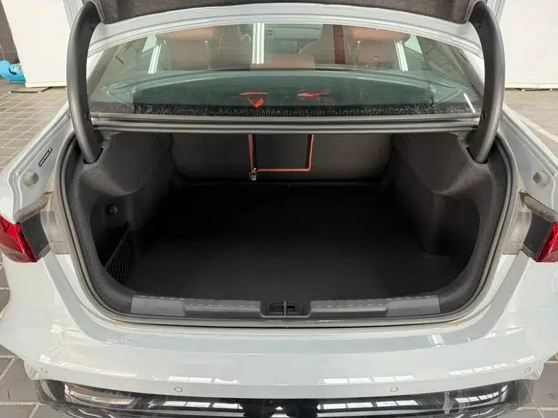 Audi A3 2025 A3L Limousine 35 TFSI Flying Spur Luxury Edition — миниатюра 9