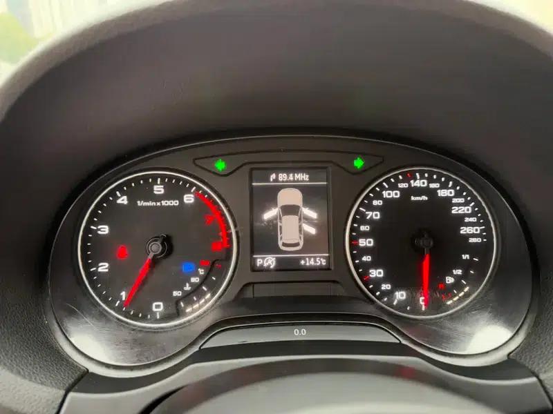 Audi A3 2014 Sportback 35 TFSI Automatic Comfort — миниатюра 13