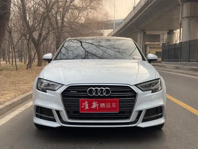 Audi A3 2018 30th Anniversary Edition Limousine 35 TFSI Sport — миниатюра 2