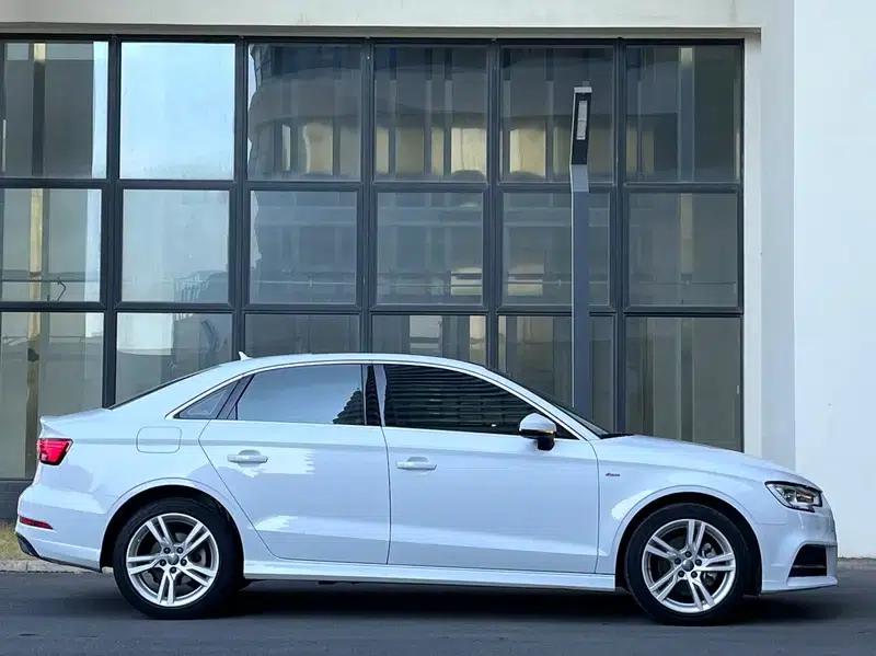 Audi A3 2018 30th Anniversary Edition Limousine 35 TFSI Fashion Model — миниатюра 7