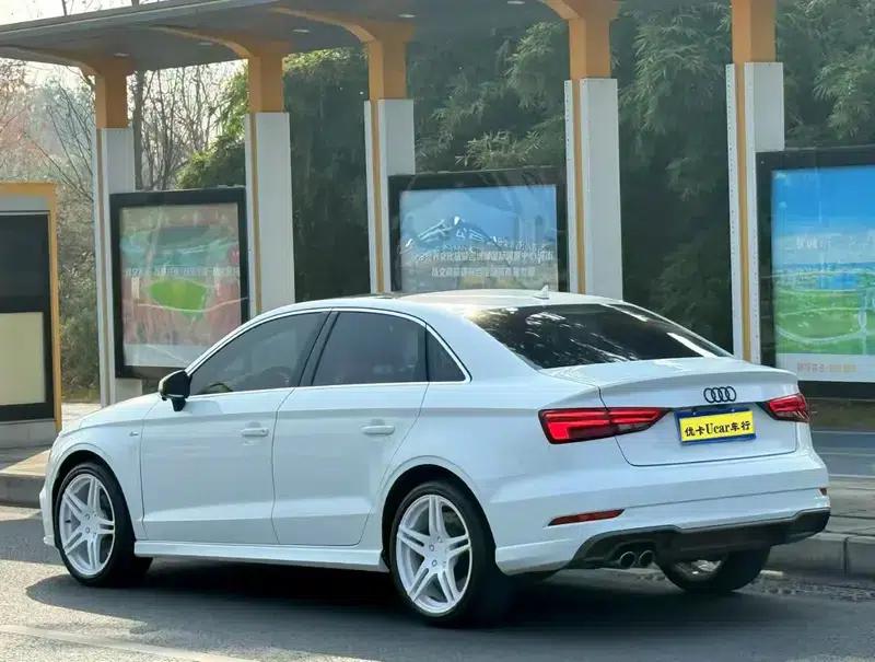 Audi A3 2018 30th Anniversary Edition Limousine 35 TFSI Sport — миниатюра 4
