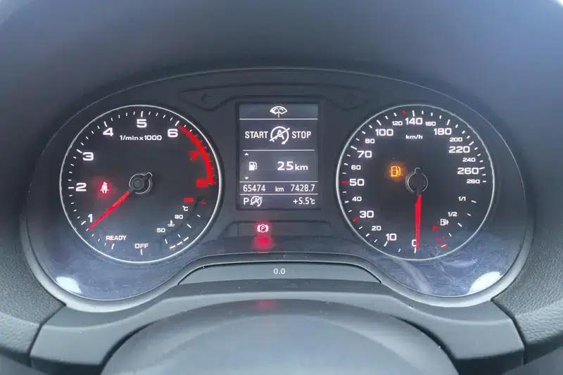 Audi A3 2018 30th Anniversary Edition Sportback 35 TFSI Fashion Model — миниатюра 13