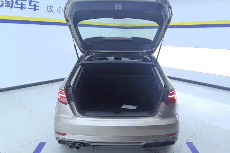 Audi A3 2018 30th Anniversary Edition Sportback 35 TFSI Fashion Model — миниатюра 17