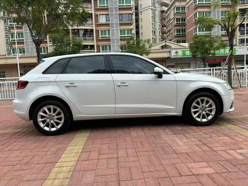 Audi A3 2015 Sportback 35 TFSI Millionth Anniversary Smart Edition — миниатюра 8
