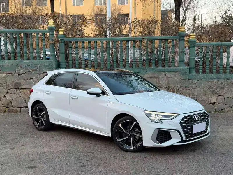 Audi A3 2022 Sportback 35 TFSI Fashion Sport — миниатюра 3