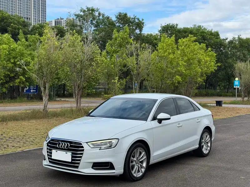 Audi A3 2018 30th Anniversary Edition Limousine 35 TFSI Progressive — миниатюра 1