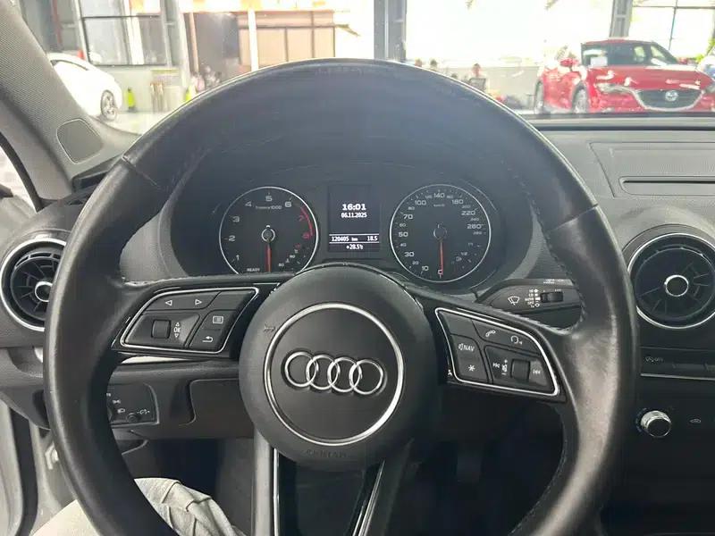 Audi A3 2018 30th Anniversary Edition Limousine 35 TFSI Progressive — миниатюра 15