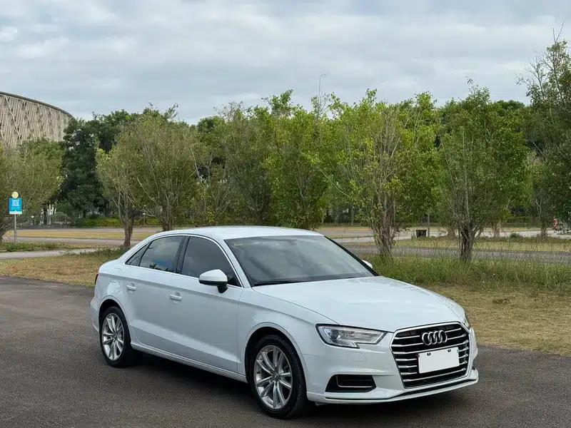 Audi A3 2018 30th Anniversary Edition Limousine 35 TFSI Progressive — миниатюра 3