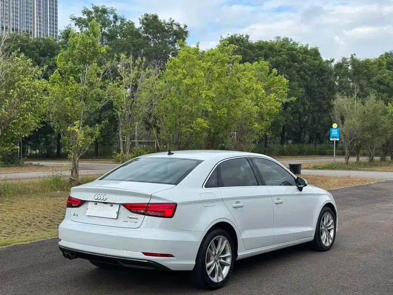 Audi A3 2018 30th Anniversary Edition Limousine 35 TFSI Progressive — миниатюра 6