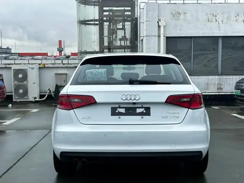 Audi A3 2015 Sportback 35 TFSI Millionth Anniversary Smart Edition — миниатюра 4