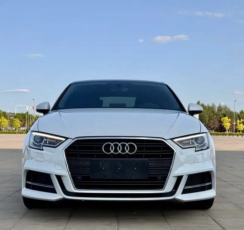 Audi A3 2018 30th Anniversary Edition Sportback 35 TFSI Fashion Model — миниатюра 2