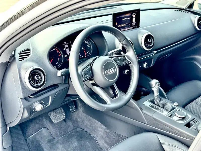 Audi A3 2018 30th Anniversary Edition Sportback 35 TFSI Fashion Model — миниатюра 11