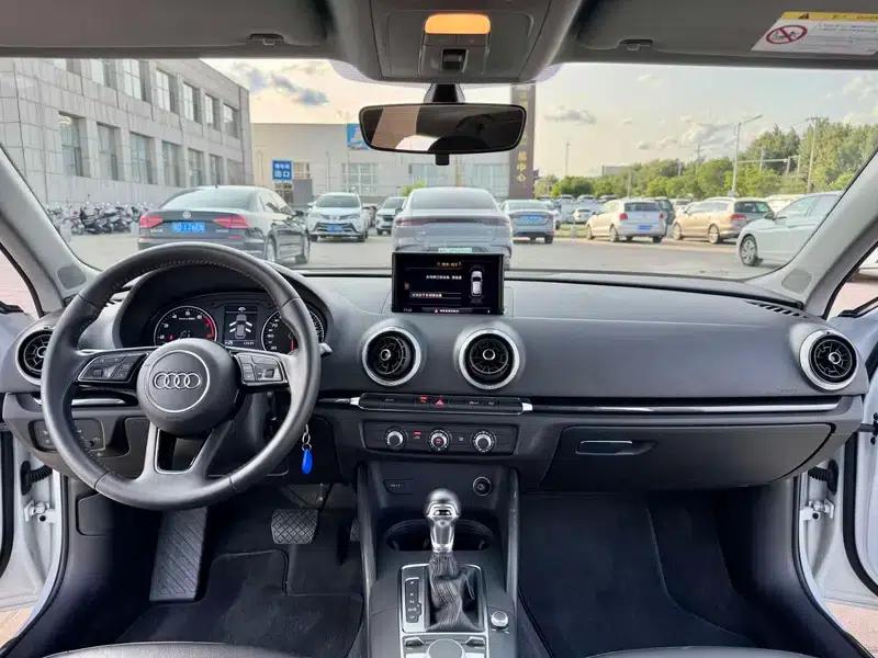 Audi A3 2018 30th Anniversary Edition Sportback 35 TFSI Fashion Model — миниатюра 10