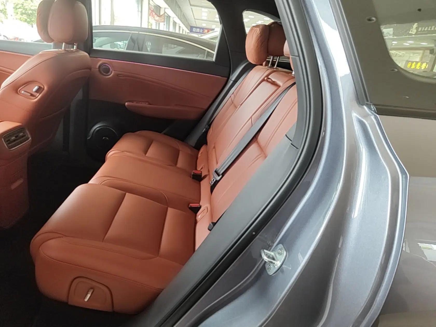 Hongqi HS6 PHEV 2026 220 All-Wheel Drive Smart Hybrid Version — миниатюра 20