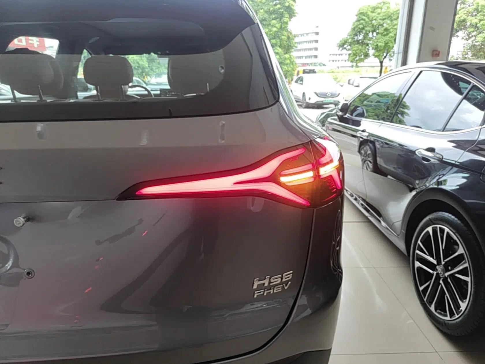 Hongqi HS6 PHEV 2026 220 All-Wheel Drive Smart Hybrid Version — миниатюра 9