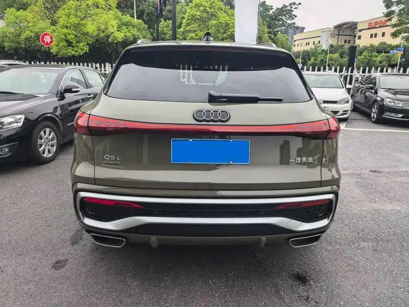 Audi Q5L 2026 2.0T Exclusive Edition for Million Users — миниатюра 3