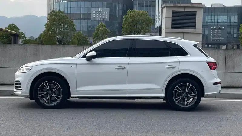 Audi Q5L 2020 Facelift 40 TFSI Luxury Fashion Edition — миниатюра 4