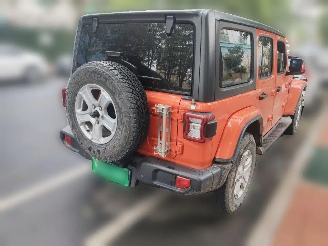Jeep Wrangler 2018 2.0T Sahara Four-Door Edition — миниатюра 6