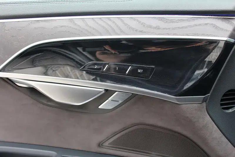 2023 Audi A8 A8L 50 TFSI quattro Premium Edition — миниатюра 11