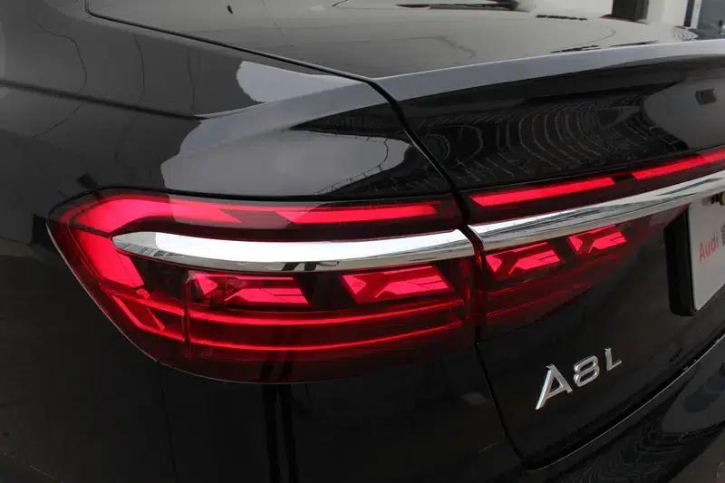 2023 Audi A8 A8L 50 TFSI quattro Premium Edition — миниатюра 9