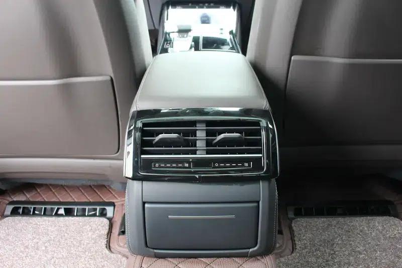 2023 Audi A8 A8L 50 TFSI quattro Premium Edition — миниатюра 10