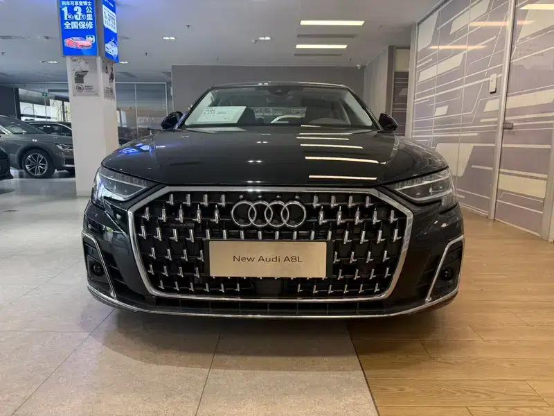 2025 Audi A8 A8L 45 TFSI quattro Luxury — миниатюра 2