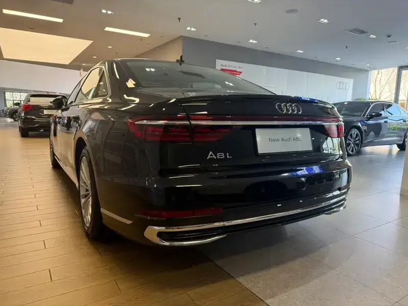 2025 Audi A8 A8L 45 TFSI quattro Luxury — миниатюра 4