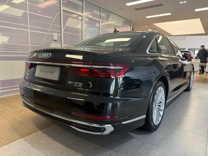 2025 Audi A8 A8L 45 TFSI quattro Luxury — миниатюра 6