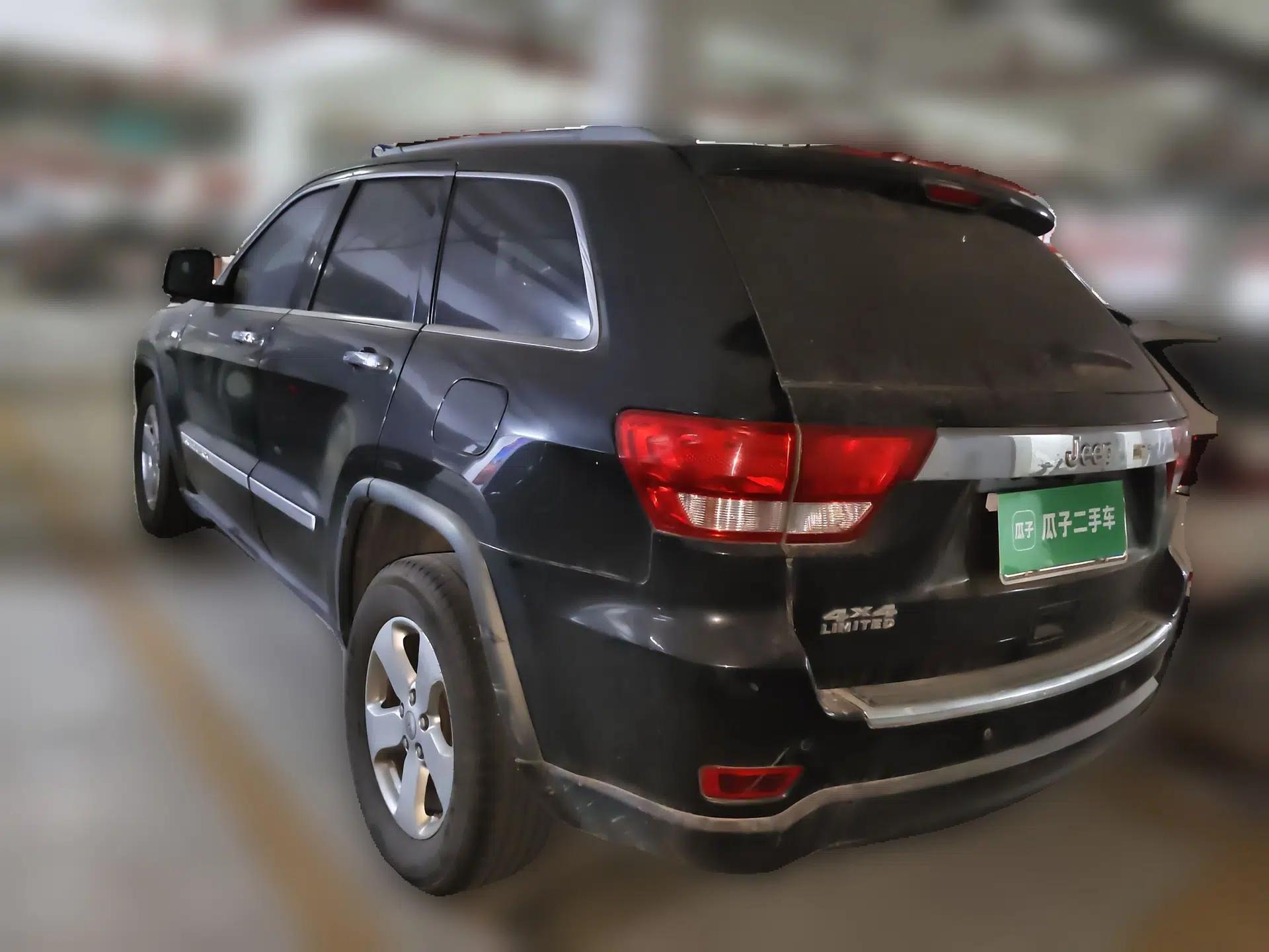 Jeep Grand Cherokee 2011 3.6L Luxury Edition — миниатюра 4