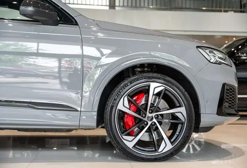 Audi SQ7 2024 4.0 TFSI Dark Knight Edition — миниатюра 5