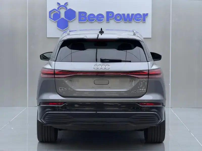 Audi Q5 e-tron 2022 Model 40 e-tron Starry Sky Edition Mech Suit Sun Chaser Edition — миниатюра 6