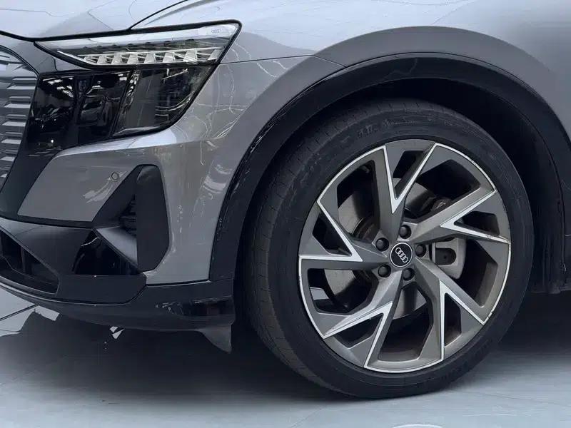 Audi Q5 e-tron 2022 Model 40 e-tron Starry Sky Edition Mech Suit Sun Chaser Edition — миниатюра 9