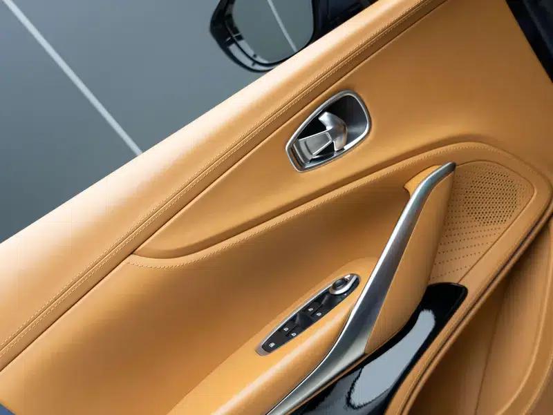 2024 Aston Martin DBX 4.0T V8 — миниатюра 5