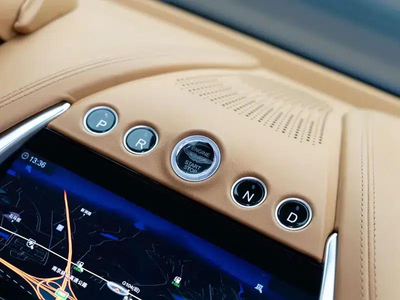 2024 Aston Martin DBX 4.0T V8 — миниатюра 10
