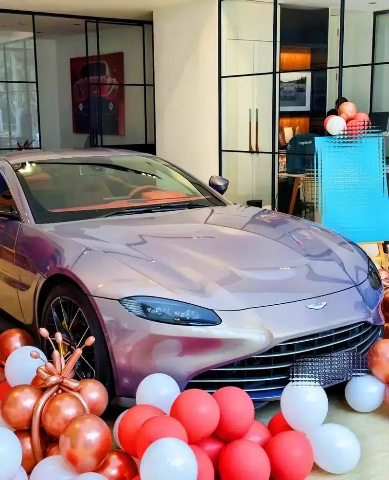 2023 Vantage 4.0T V8 Coupe — миниатюра 6