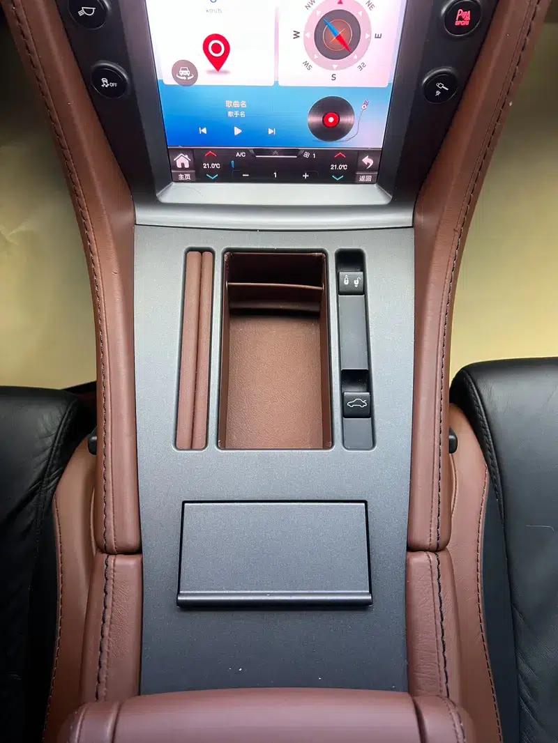 2011 Vantage 4.7L Sportshift Coupe — миниатюра 15