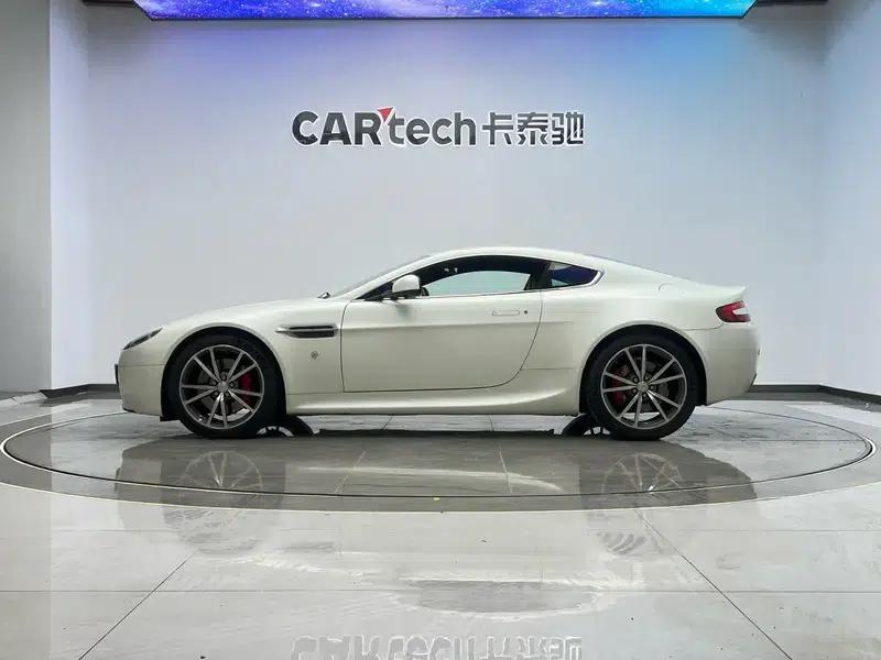 2011 Vantage 4.7L Sportshift Coupe — миниатюра 3