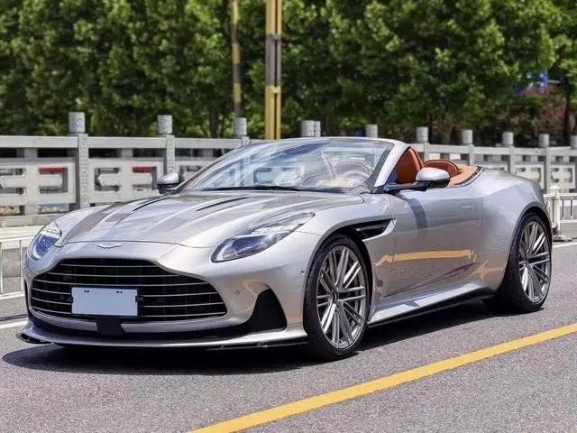 Aston Martin DB12 2024 4.0T V8 Volante