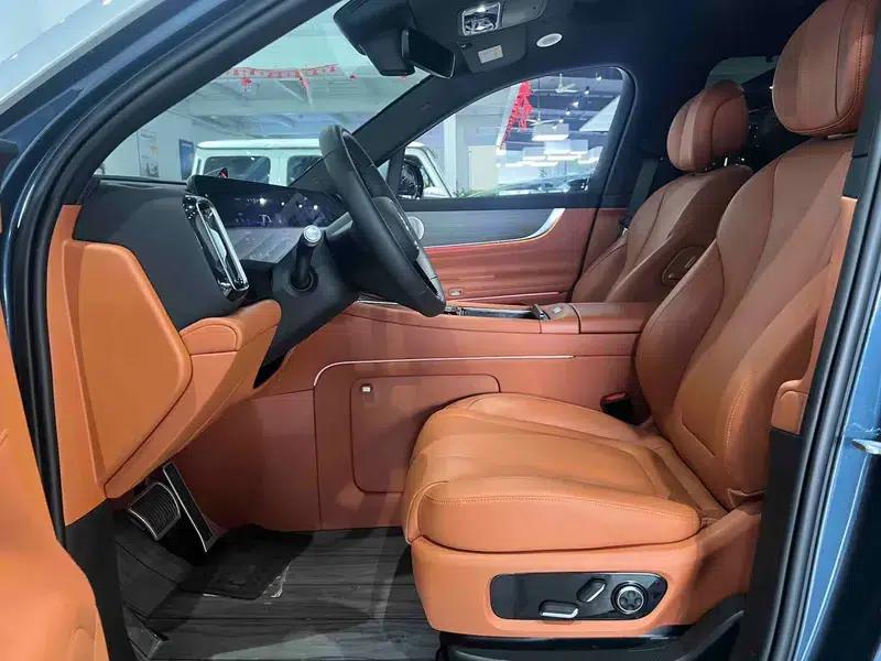 Wenjie M9 2024 Extended Range Max Six-Seater — миниатюра 27