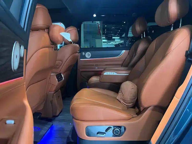 Wenjie M9 2024 Extended Range Max Six-Seater — миниатюра 28