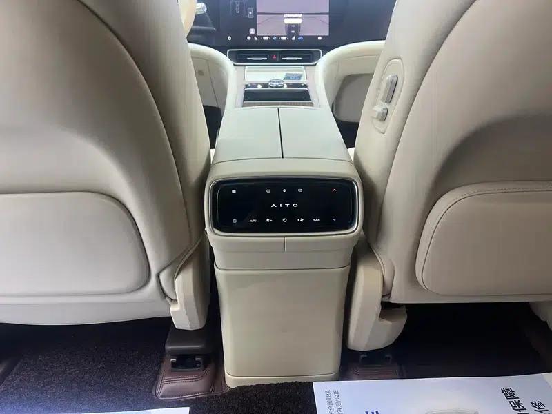 Wenjie M9 2024 Ultra Range Extended 6-Seater — миниатюра 10