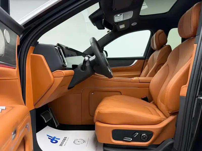 Wenjie M9 2024 Ultra Range Extended 6-Seater — миниатюра 17