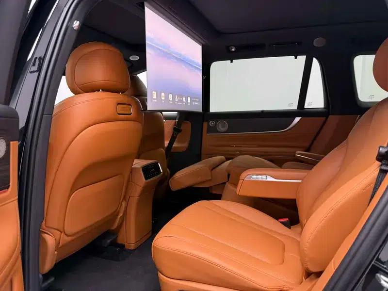 Wenjie M9 2024 Ultra Range Extended 6-Seater — миниатюра 19