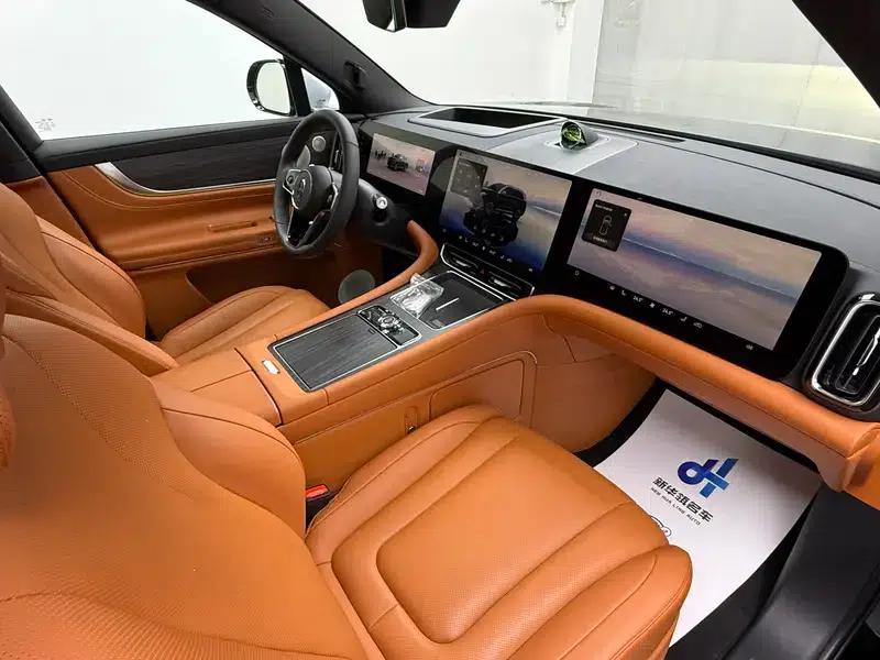 Wenjie M9 2024 Ultra Range Extended 6-Seater — миниатюра 21