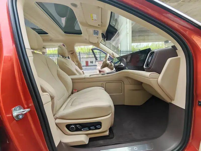 Wenjie M9 2024 Extended Range Max Six-Seater — миниатюра 17