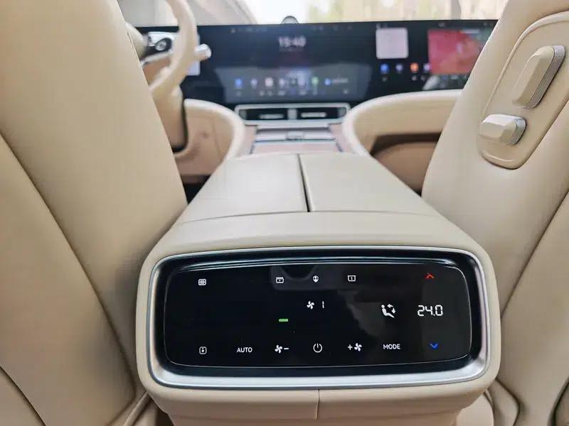 Wenjie M9 2024 Extended Range Max Six-Seater — миниатюра 9