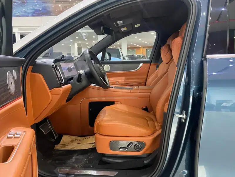 Wenjie M9 2024 Ultra Range Extended 6-Seater — миниатюра 17