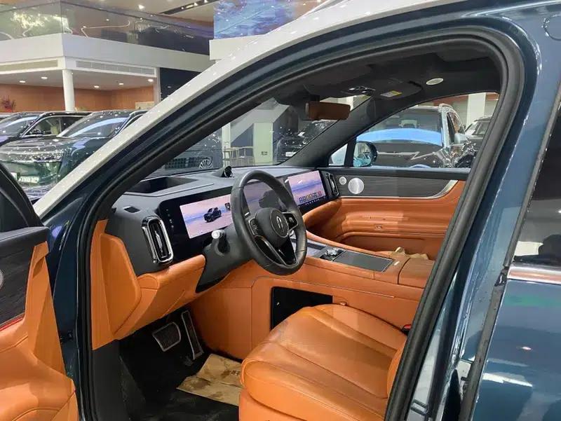 Wenjie M9 2024 Ultra Range Extended 6-Seater — миниатюра 21