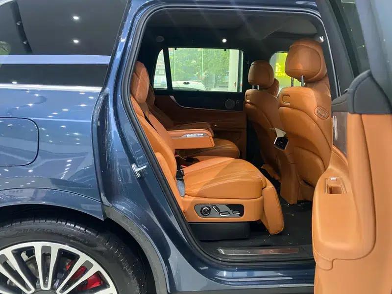 Wenjie M9 2024 Ultra Range Extended 6-Seater — миниатюра 22