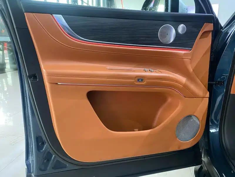 Wenjie M9 2024 Ultra Range Extended 6-Seater — миниатюра 10